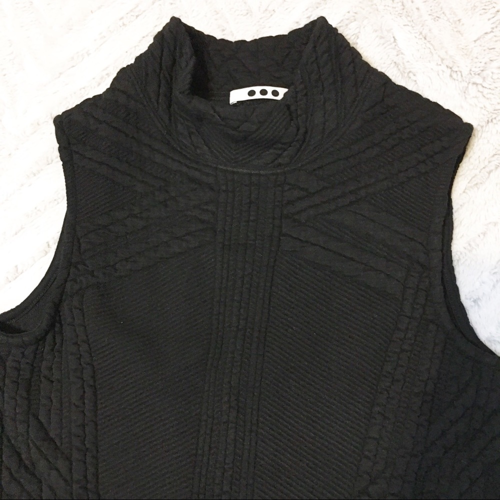 Ladies Sleeveless Black Turtleneck Small
